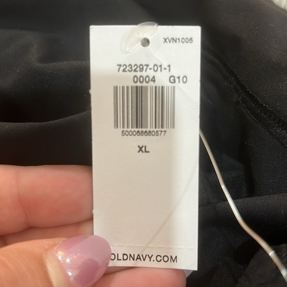 🖤Old Navy Powersoft Top with Built-In Bra - Picture 3 of 3